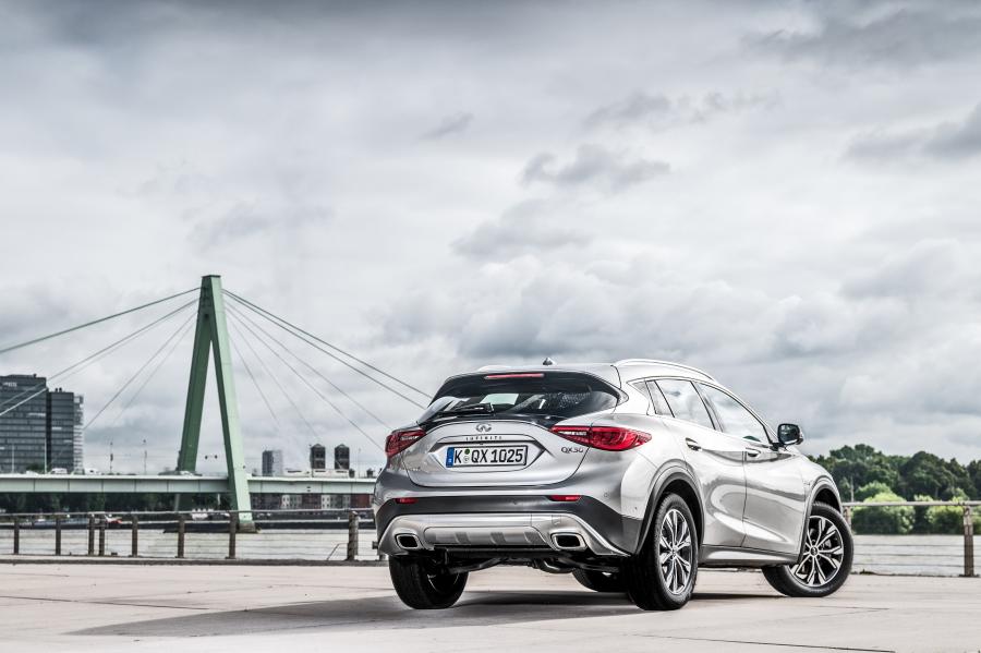  Infiniti QX30 2.2d AWD 2016 года  (WW) (фото 17 из 38)
